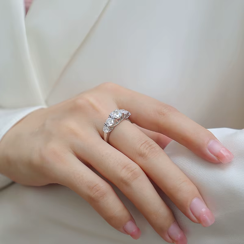 Anel Realeza Moissanites em Prata 925