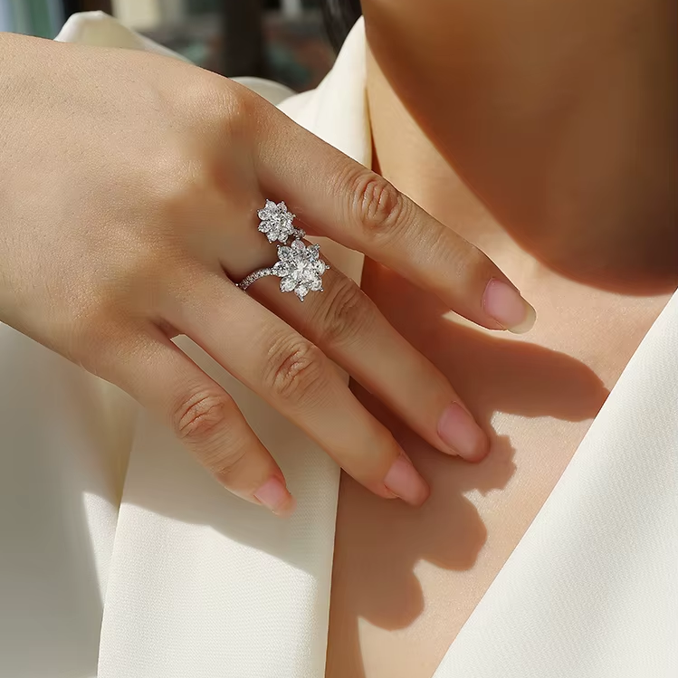 Anel Buquet de Moissanites em Prata 925 banhado a Ouro 18K