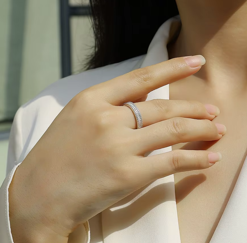 Anel Lumière com Moissanites em Prata 925