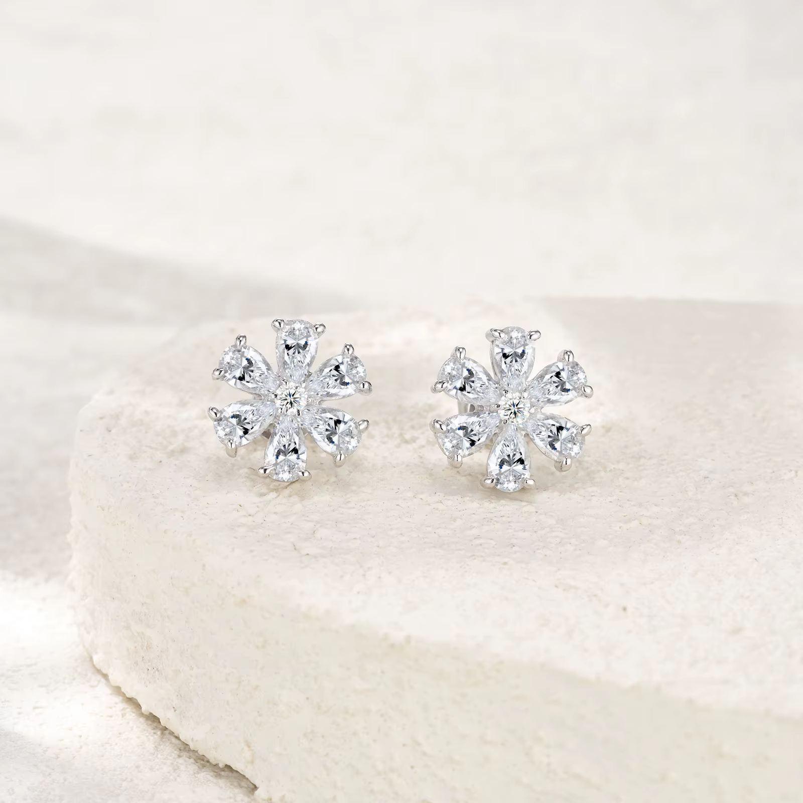 Brinco Flor do Campo de Moissanite em Prata 925