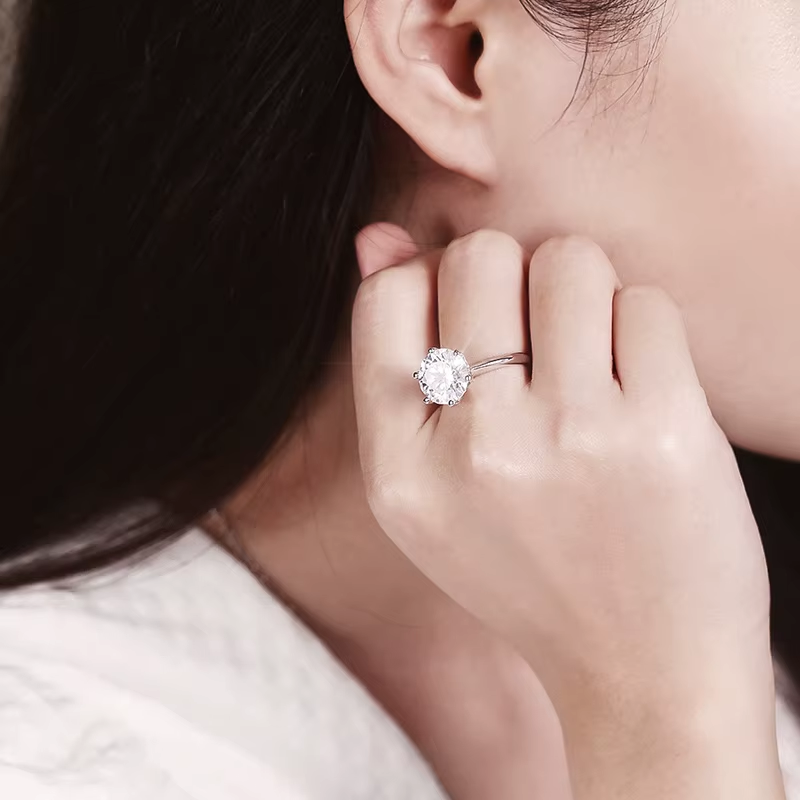 Anel Solitário de Moissanite em Prata 925